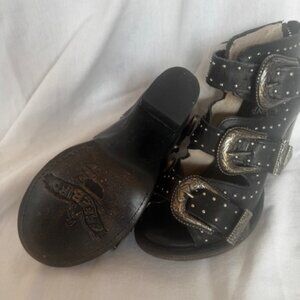 Freebird Violet - size 7, new in box never worn